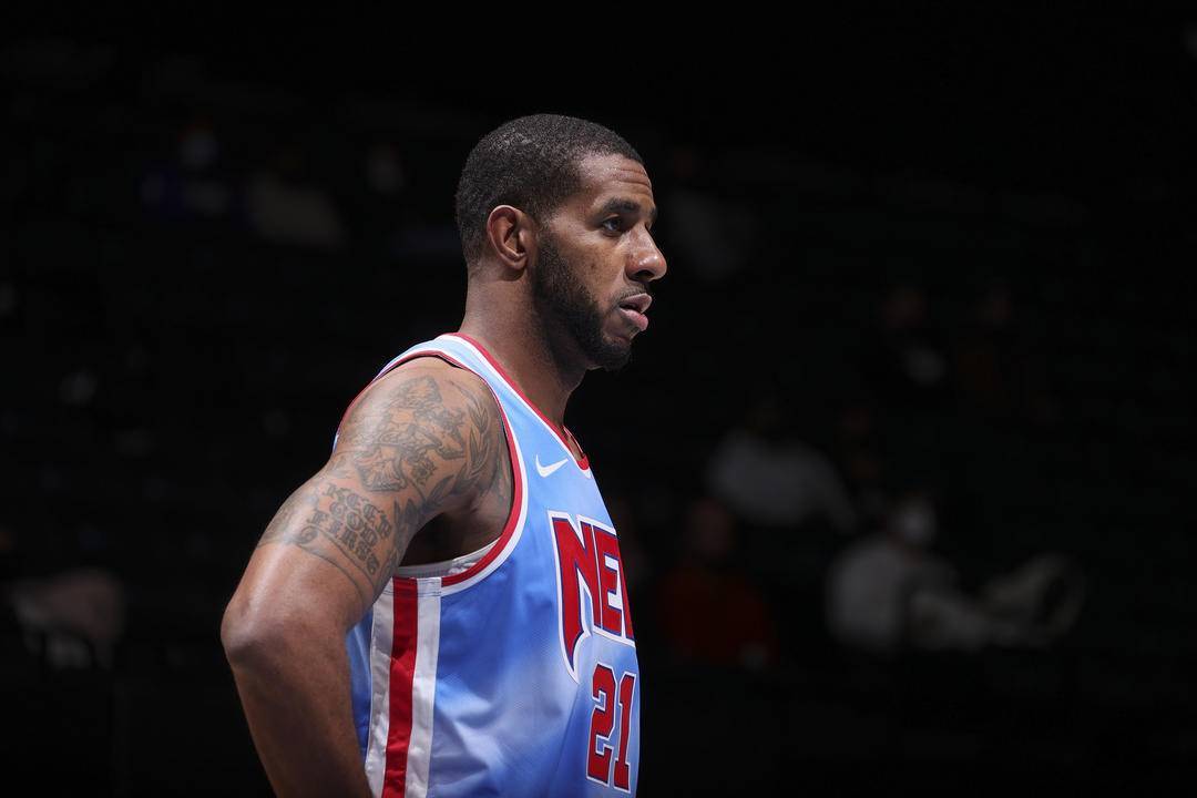 球员首次披 球员首次披